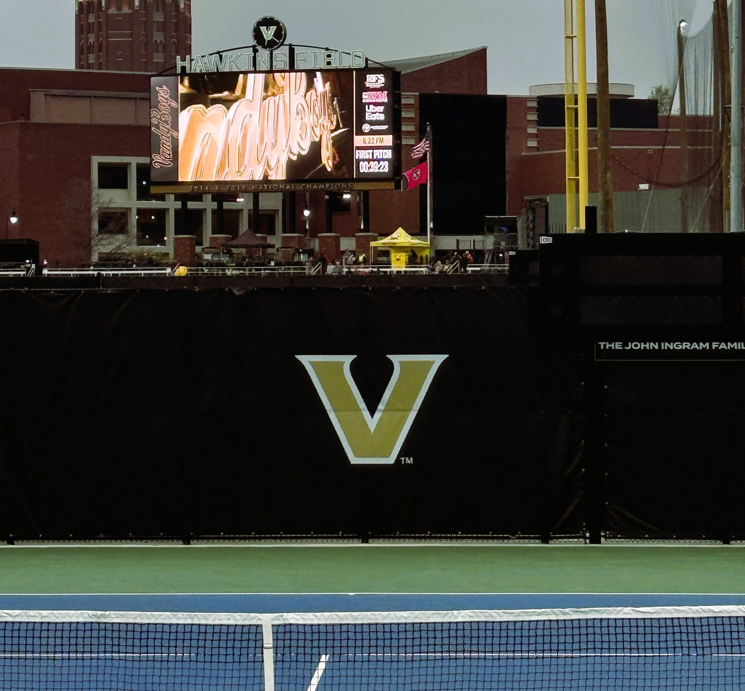 Vanderbilt court detail – side view